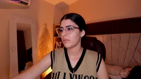 Niah  You can call me Ni or cutie haha online show from March 1, 9:08 pm