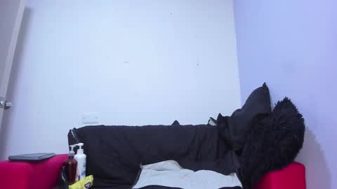 Snapshot of _nicollee chatting on March 5, 9:05 am juliana online show from March 5, 9:05 am