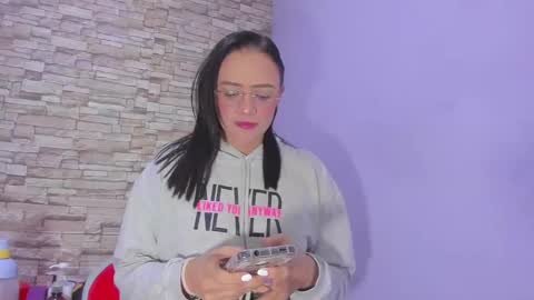 Snapshot of _nicollee chatting on September 27, 1:36 am juliana online show from September 27, 1:36 am