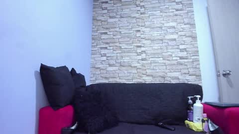 Snapshot of _nicollee chatting on March 10, 9:01 am juliana online show from March 10, 9:01 am