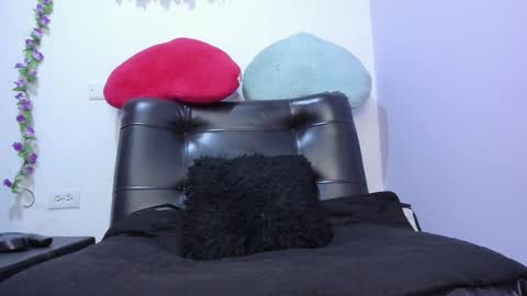 Snapshot of _nicollee chatting on February 4, 9:07 am juliana online show from February 4, 9:07 am