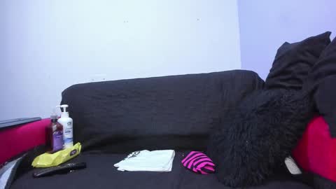 Snapshot of _nicollee chatting on March 7, 9:18 am juliana online show from March 7, 9:18 am