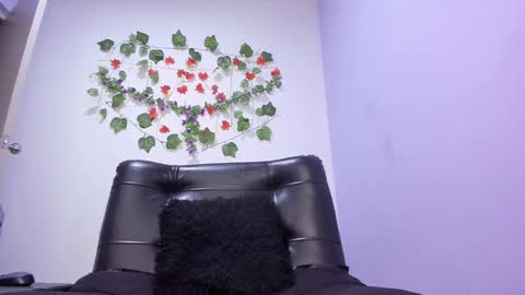 Snapshot of _nicollee chatting on February 11, 8:58 am juliana online show from February 11, 8:58 am