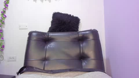 Snapshot of _nicollee chatting on February 8, 9:46 am juliana online show from February 8, 9:46 am