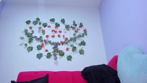 Snapshot of _nicollee chatting on February 24, 9:10 am juliana online show from February 24, 9:10 am