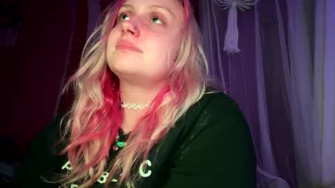 Snapshot of _peaceoutgirlscout_ chatting on September 19, 2:59 am _peaceoutgirlscout_ online show from September 19, 2:59 am