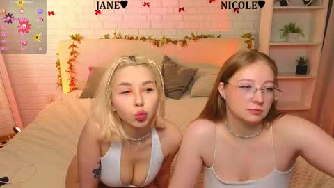 Merlizz Eva Jane Mila Nicole  left to right  online show from April 19, 8:11 pm