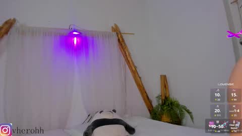 Moon online show from February 3, 10:25 pm