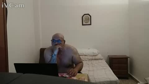 REY online show from May 13, 6:50 pm