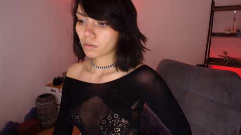 Snapshot of _sensualkitten_ chatting on October 20, 12:59 am Laura online show from October 20, 12:59 am