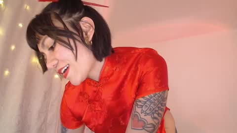 Snapshot of _sensualkitten_ chatting on January 4, 6:41 am Laura online show from January 4, 6:41 am
