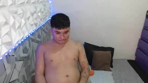 _superhotlatino_ online show from May 22, 4:03 pm