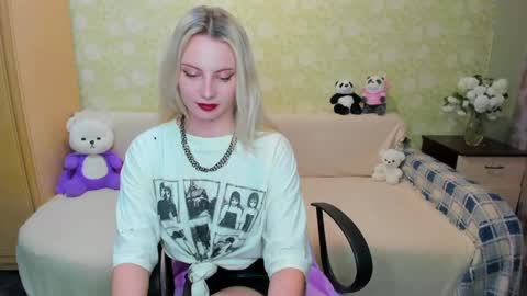 Marie online show from May 20, 4:46 pm