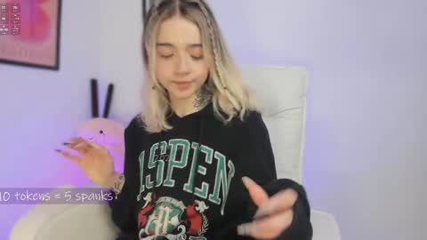 _tammarra_ online show from March 24, 9:10 pm