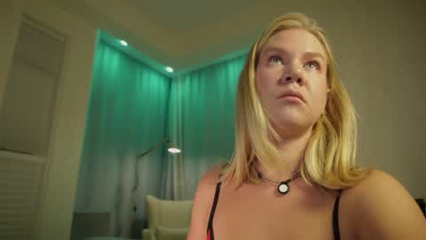 Annie online show from October 31, 1:50 am