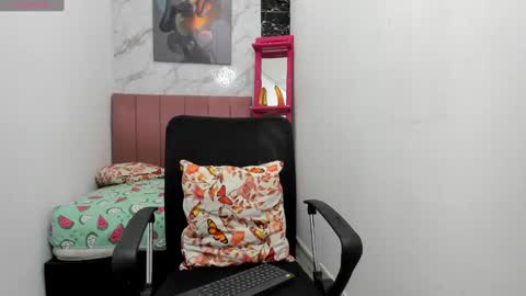 Snapshot of _tinny_hot chatting on January 27, 4:33 pm tinny online show from January 27, 4:33 pm