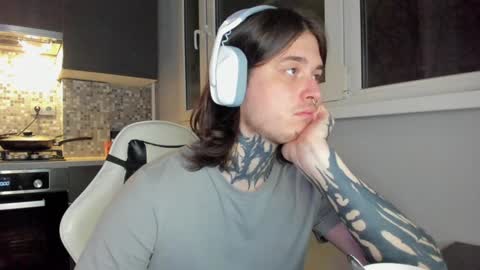 _torfin_ online show from December 9, 12:23 am