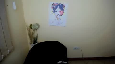 Snapshot of _trisha_li chatting on October 20, 11:59 am Trisha online show from October 20, 11:59 am