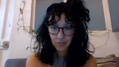 Snapshot of _tutti_frutti_ chatting on February 4, 1:23 am _tutti_frutti_ online show from February 4, 1:23 am