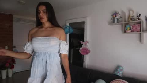 Anastasia Vahos online show from April 22, 5:20 pm