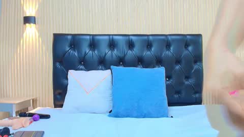 Veronica  online show from April 20, 4:15 am