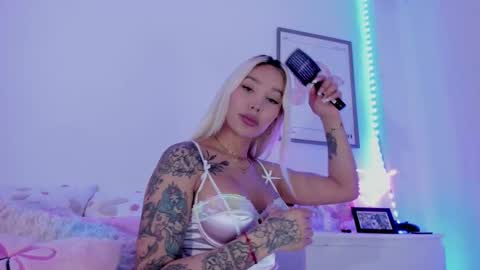   online show from March 8, 7:53 pm