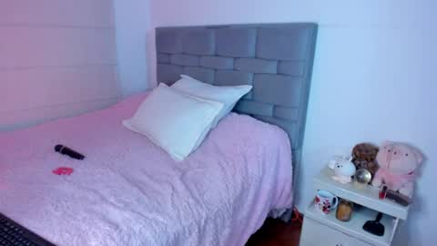 INSTAGRAM pinzon viviana online show from May 22, 1:45 am