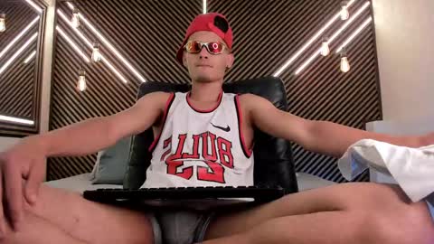  white fox  online show from February 14, 3:33 am