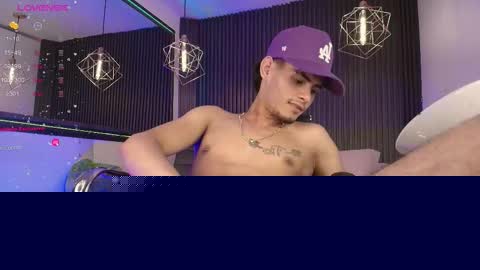  white fox  online show from September 18, 2:15 am