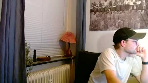 _whoisthatguy_ online show from October 27, 5:24 pm