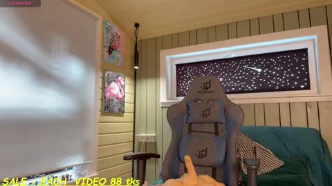 YourSecretCrush online show from March 4, 9:17 am