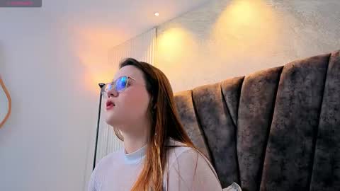 zoe online show from February 8, 6:33 pm