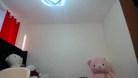 Snapshot of _zoilah chatting on December 11, 3:05 pm Zoilah online show from December 11, 3:05 pm