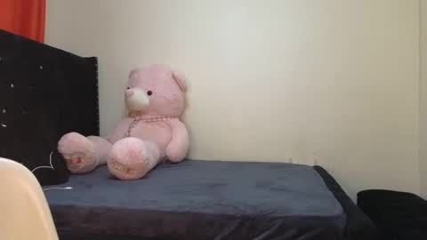 Snapshot of _zoilah chatting on January 13, 3:45 am Zoilah online show from January 13, 3:45 am