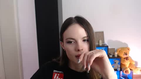 a_ariella_ online show from October 27, 2:06 pm