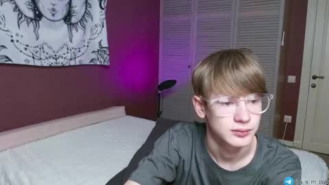 Kris Michael online show from September 22, 8:13 pm