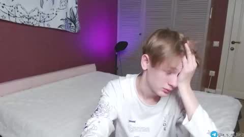 Kris Michael online show from September 12, 6:21 pm