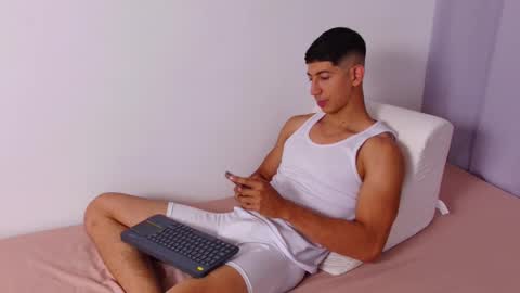 Snapshot of aa_xel chatting on October 11, 3:22 am Axel online show from October 11, 3:22 am