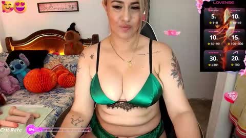 Snapshot of aamanda_queen chatting on October 16, 11:54 am aamanda online show from October 16, 11:54 am