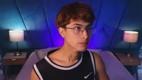 Aaron Ezequiel online show from July 17, 1:02 pm