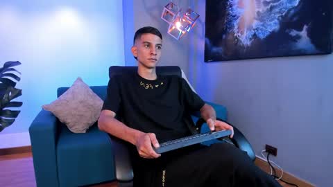 Aaron online show from April 20, 8:45 pm