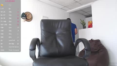 Snapshot of aaronblack1_ chatting on September 14, 1:01 pm Heyy my name is Aaron online show from September 14, 1:01 pm