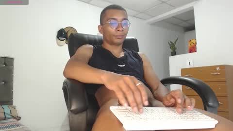 Snapshot of aaronblack1_ chatting on October 12, 1:09 am Heyy my name is Aaron online show from October 12, 1:09 am