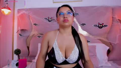 abbiejones_ online show from October 17, 4:11 pm