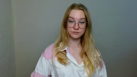 Abby Lovense is active online show from November 18, 11:35 am