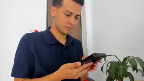 Independence model AbelAsburgo online show from April 6, 5:47 pm