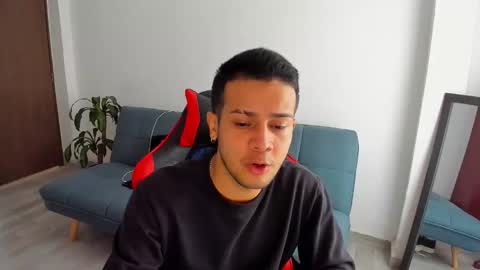 Independence model AbelAsburgo online show from March 8, 10:03 pm