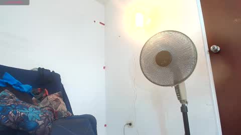 Snapshot of abigail_curvy chatting on October 4, 6:49 pm Abigail online show from October 4, 6:49 pm