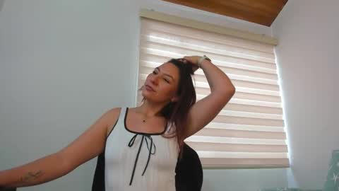 Snapshot of abril_fostter chatting on October 22, 9:05 pm abril_fostter online show from October 22, 9:05 pm