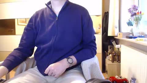 Snapshot of ach471 chatting on October 17, 6:17 am ach471 online show from October 17, 6:17 am